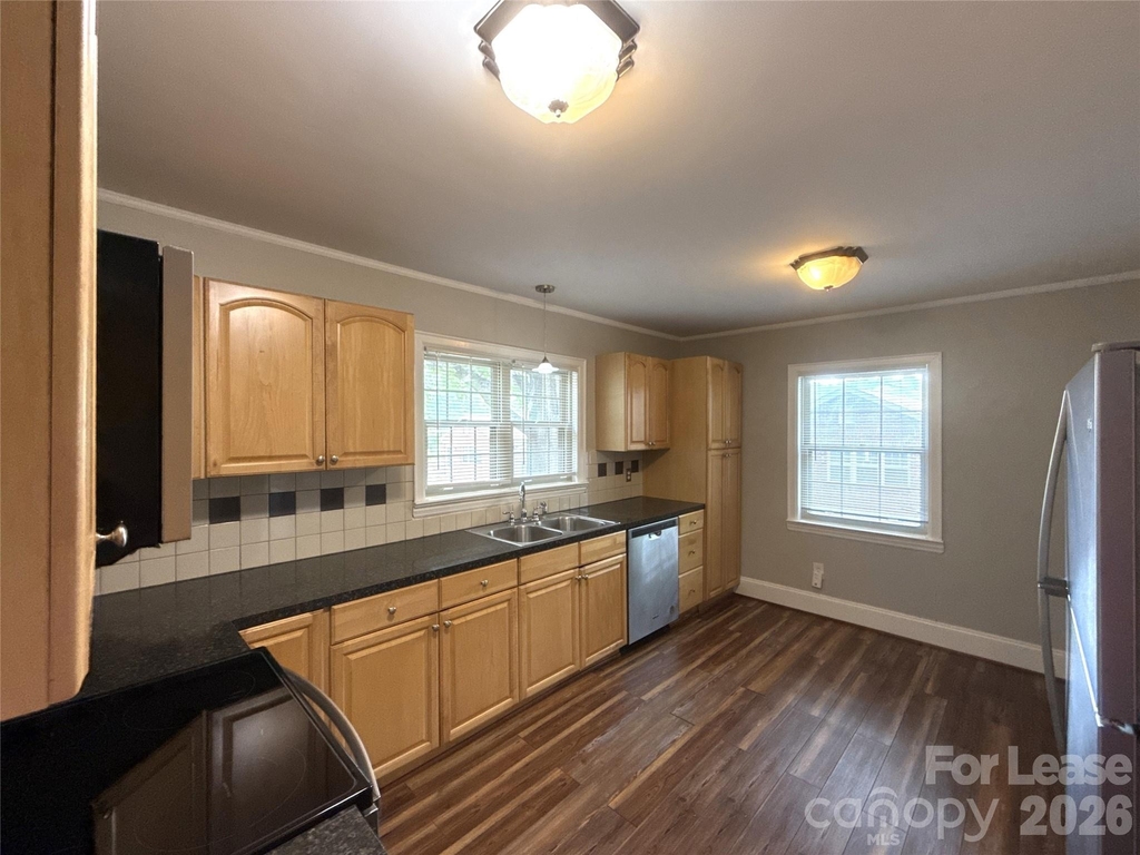 4908 Elder Avenue - Photo 6