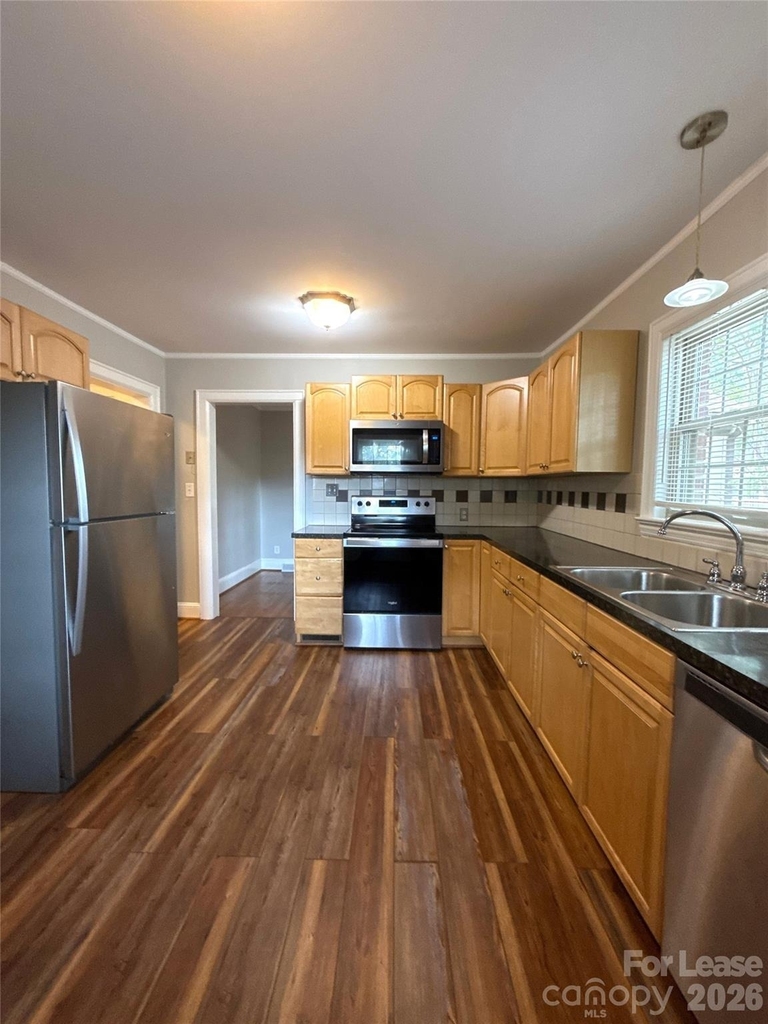 4908 Elder Avenue - Photo 8