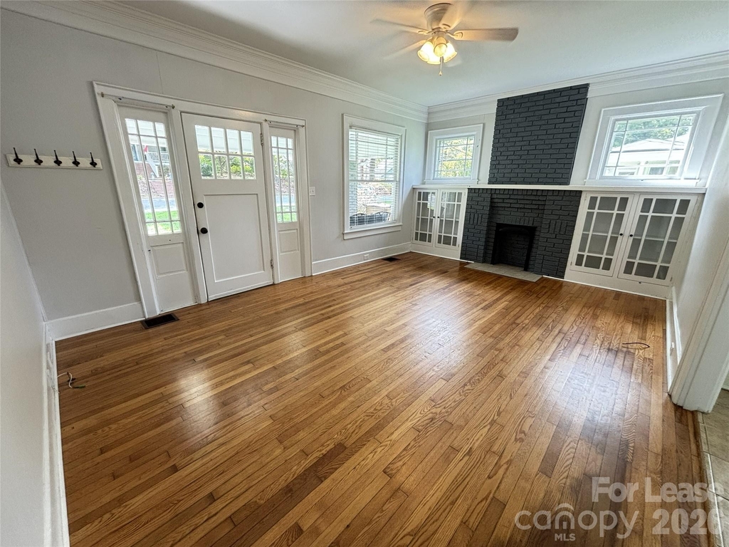 629 N Cedar Street - Photo 2