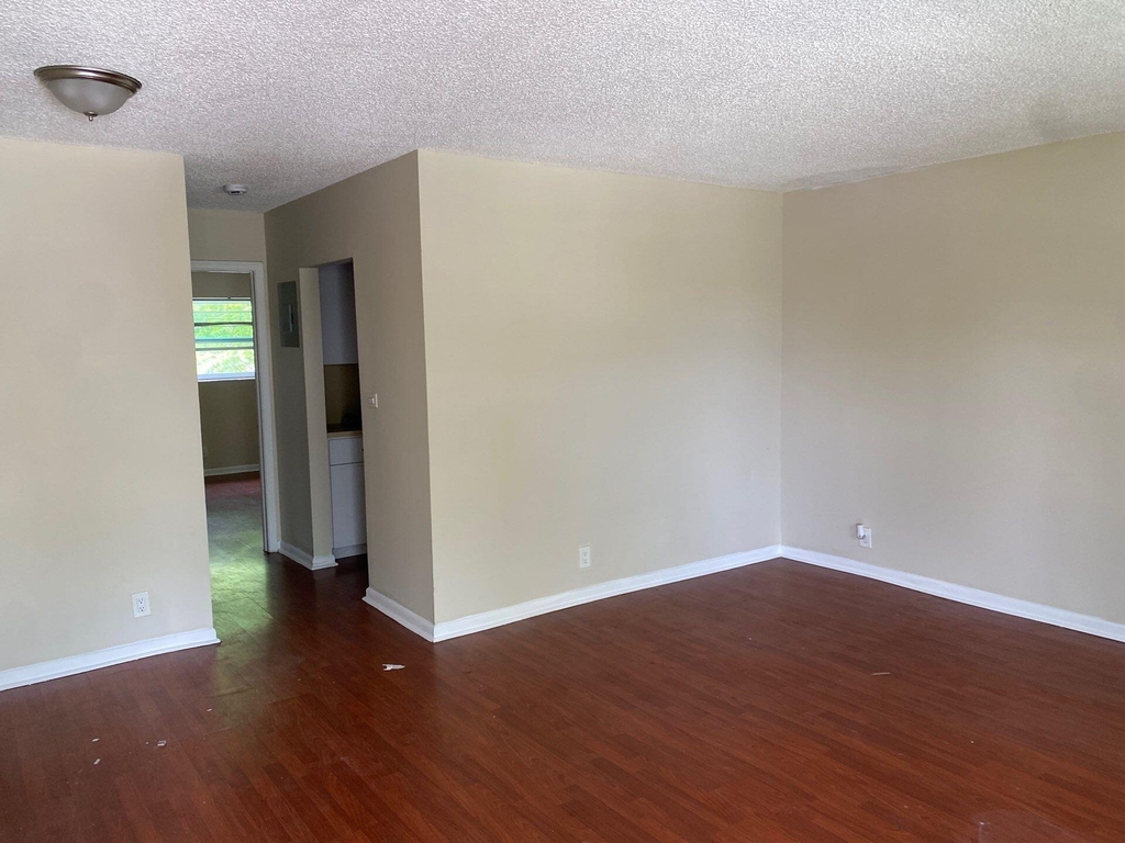403 Nw 32nd Court - Photo 0
