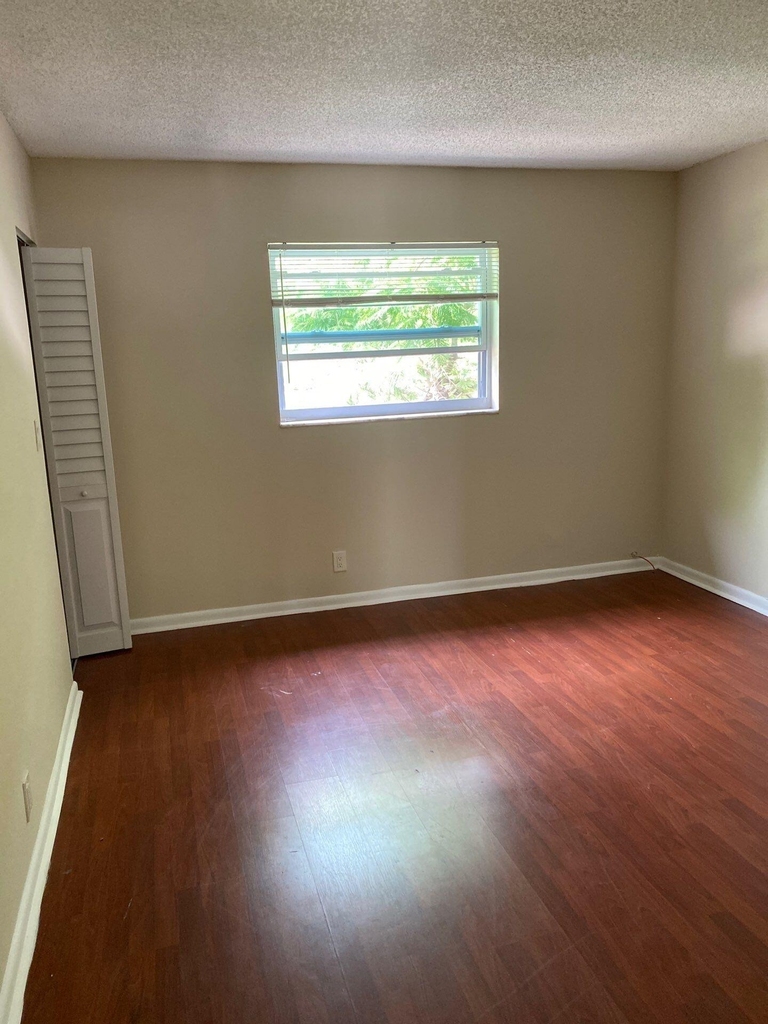 403 Nw 32nd Court - Photo 4