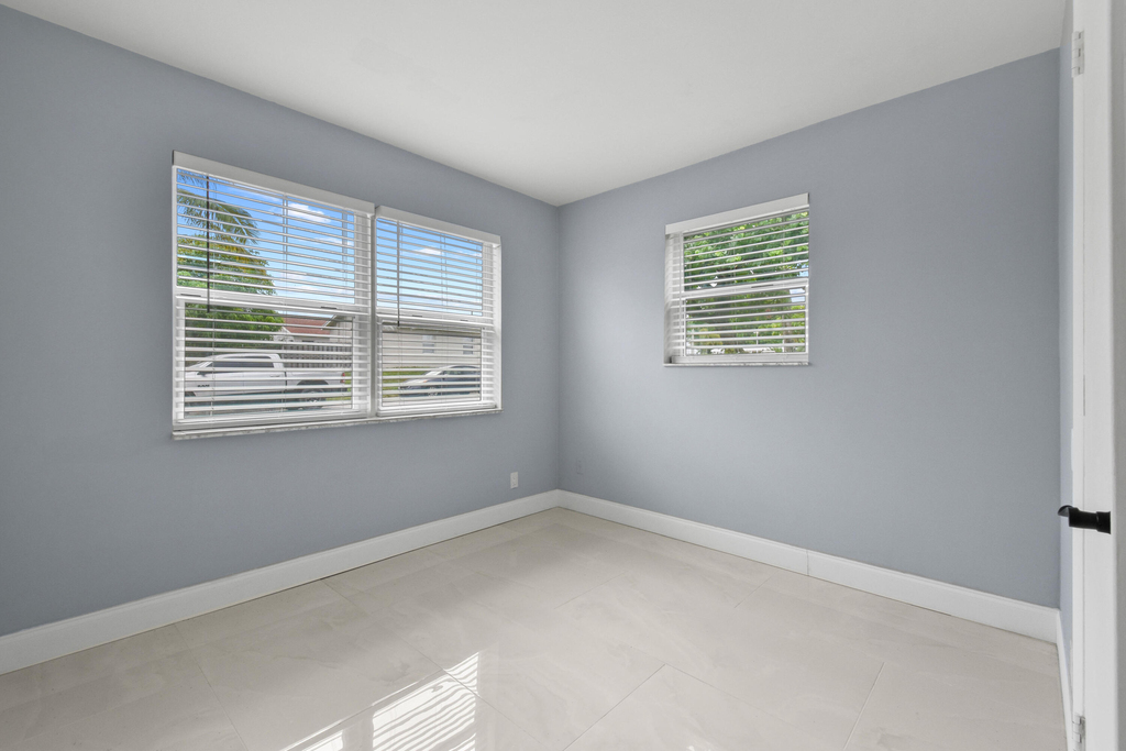 968 W 9th Street - Photo 16