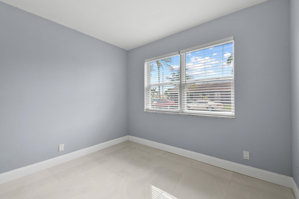 968 W 9th Street - Photo 17
