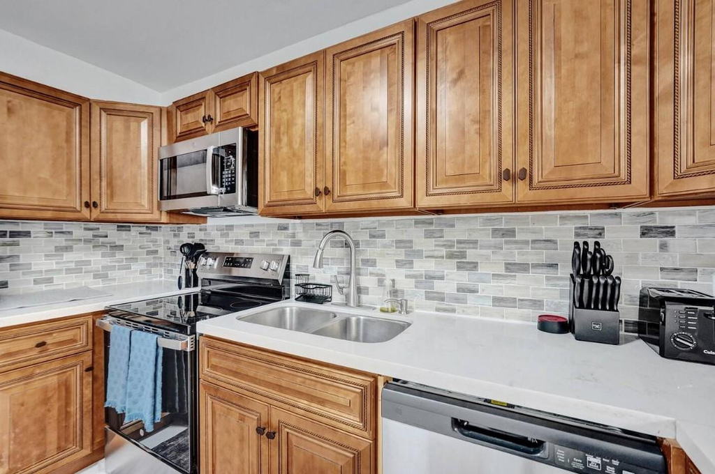 2001 Washington Street - Photo 4