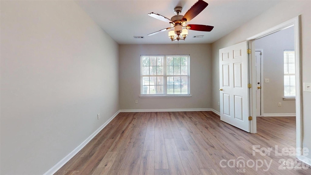 10131 Ballyclare Court - Photo 12