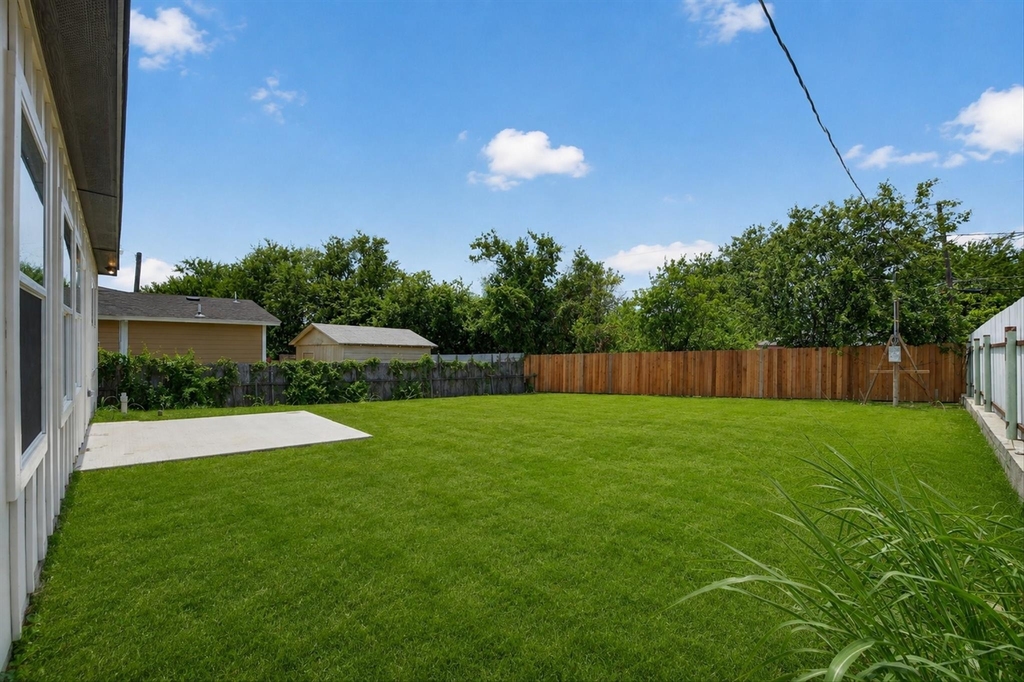 2817 Clinton Avenue - Photo 2