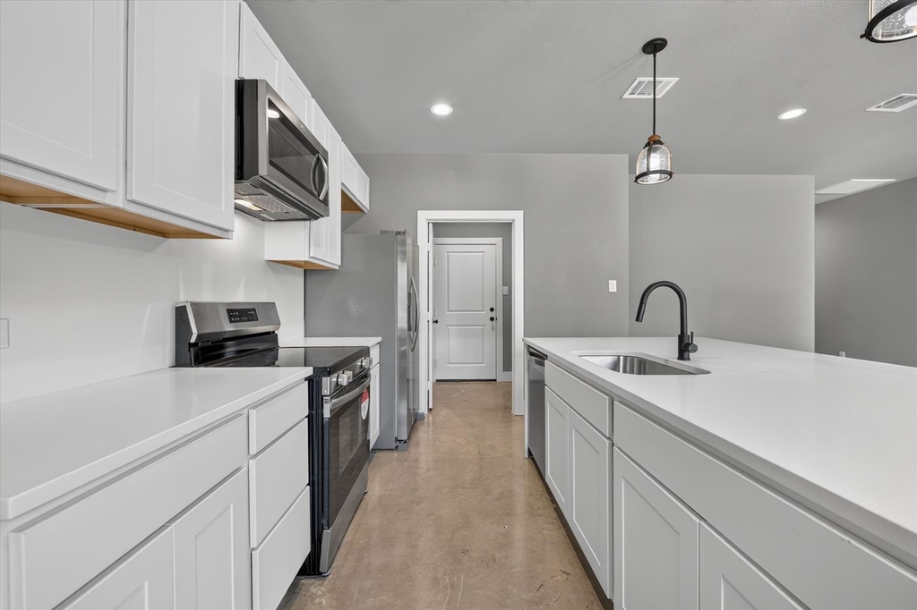 2817 Clinton Avenue - Photo 10