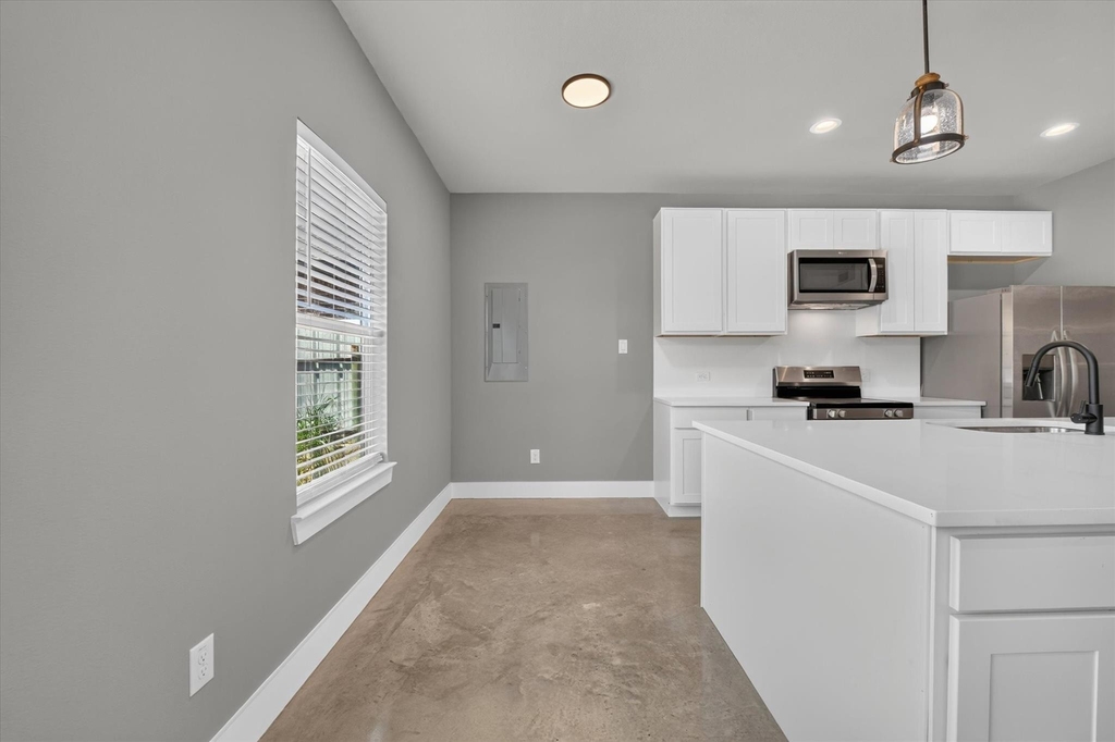 2817 Clinton Avenue - Photo 9