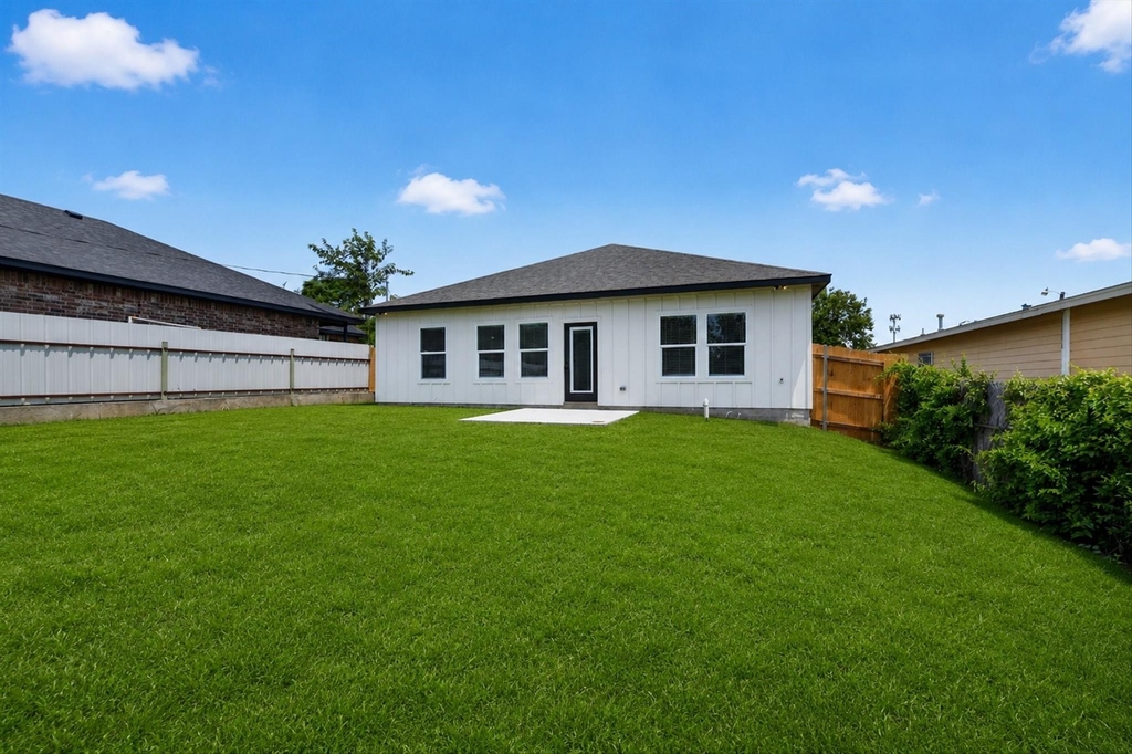 2817 Clinton Avenue - Photo 4