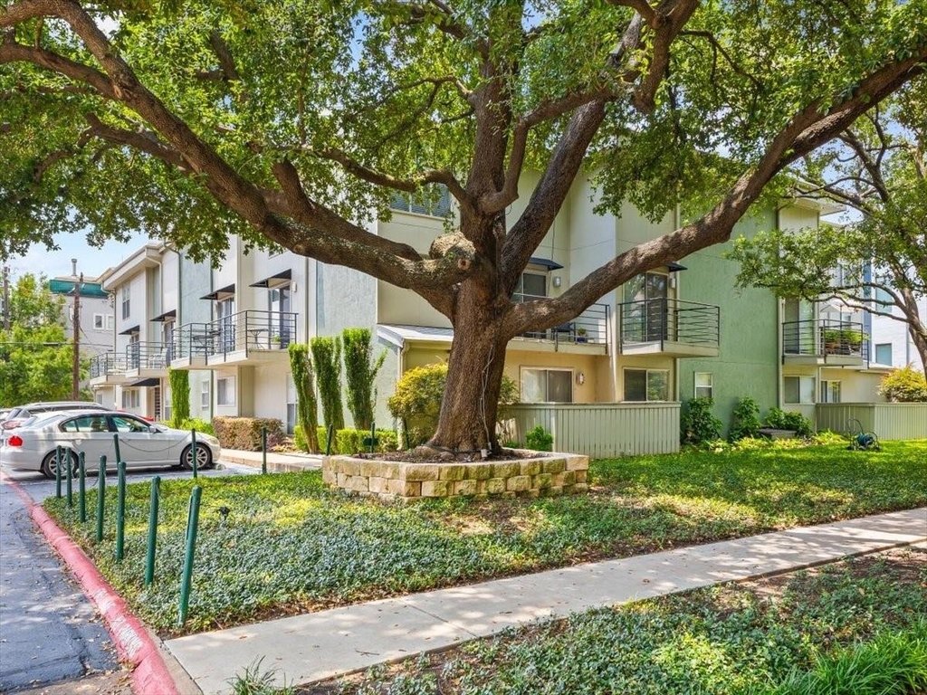 4211 Holland Avenue - Photo 11