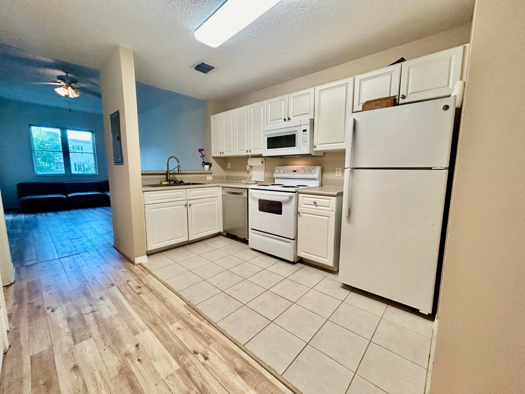 1209 Main Street - Photo 4