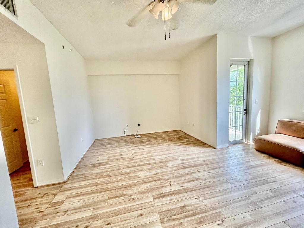 1209 Main Street - Photo 3