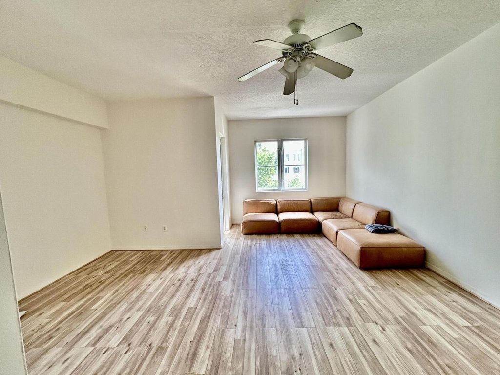 1209 Main Street - Photo 0