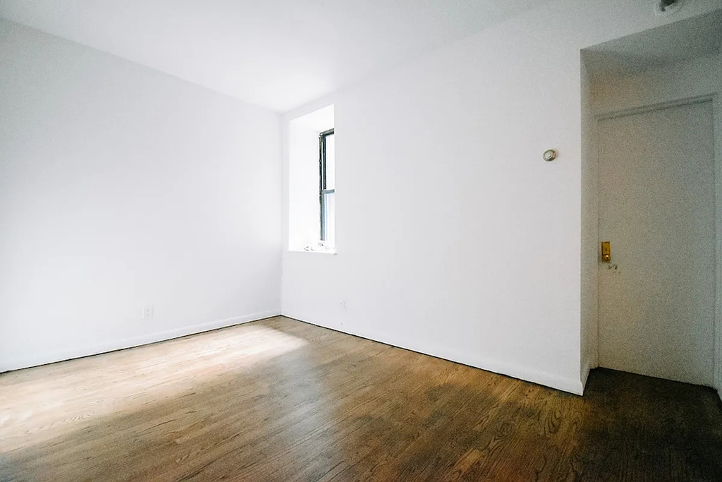 186 Claremont Avenue - Photo 3