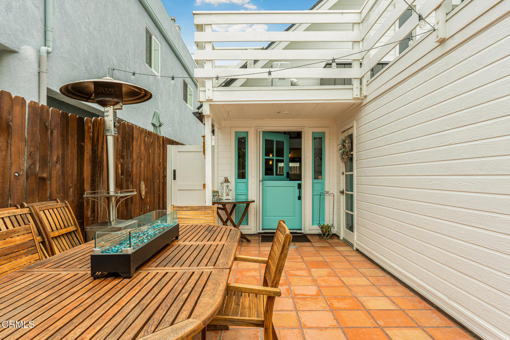345 Hollywood Boulevard - Photo 1