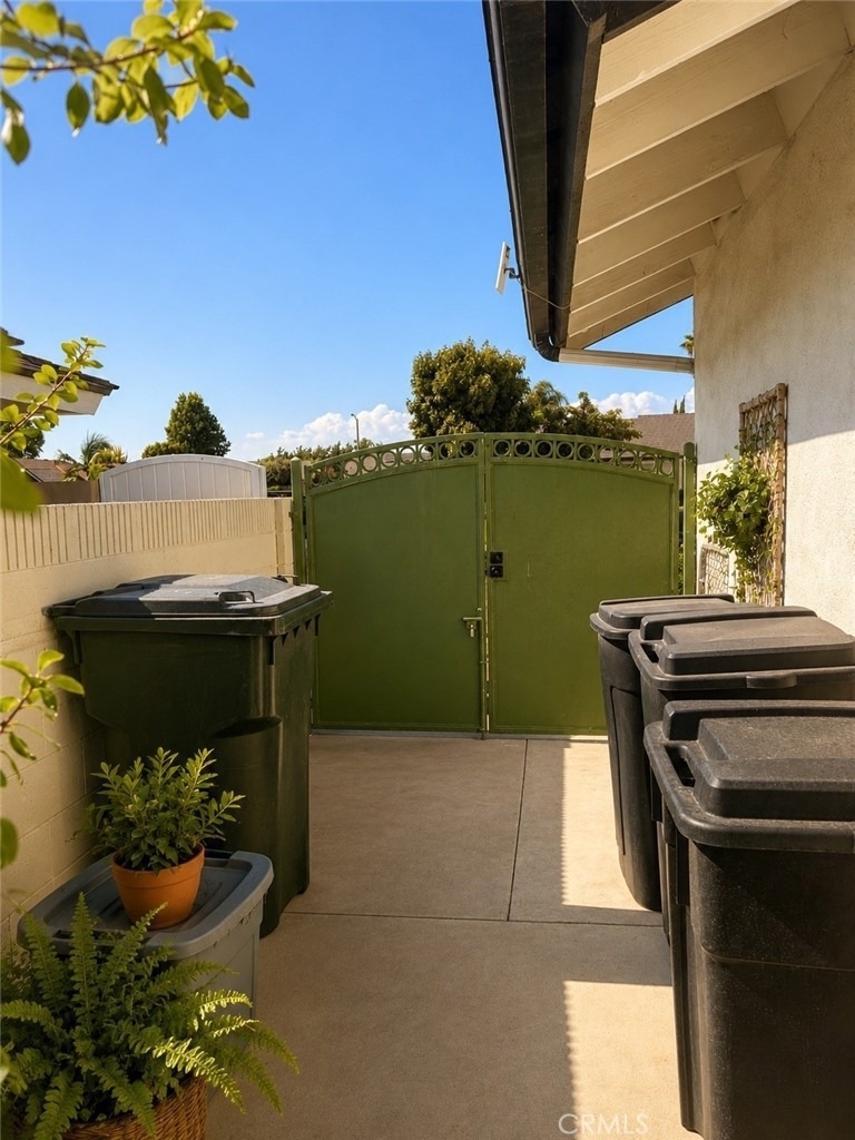 718 Alcott Avenue - Photo 36