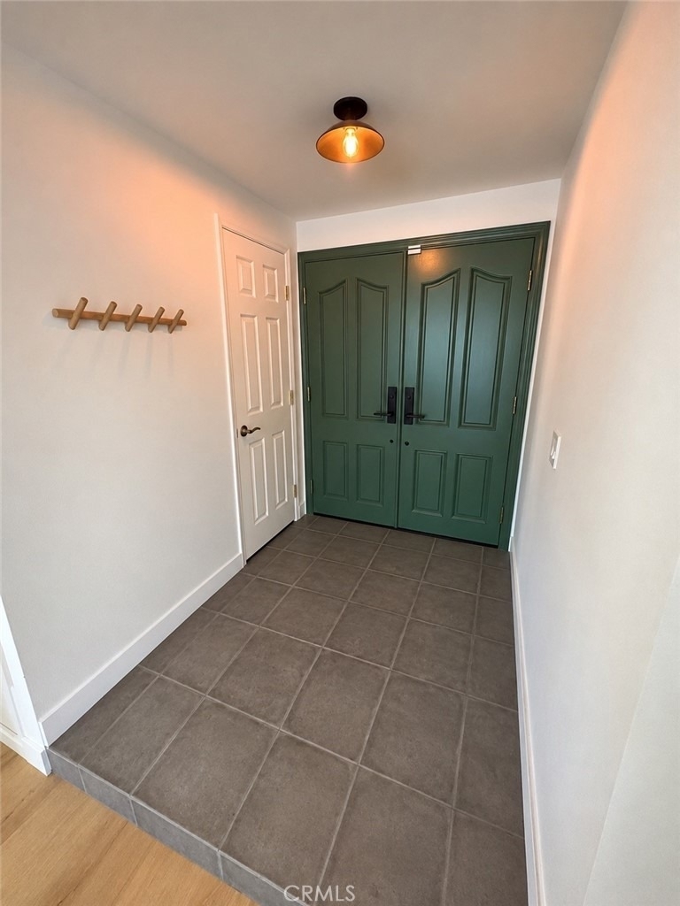718 Alcott Avenue - Photo 0