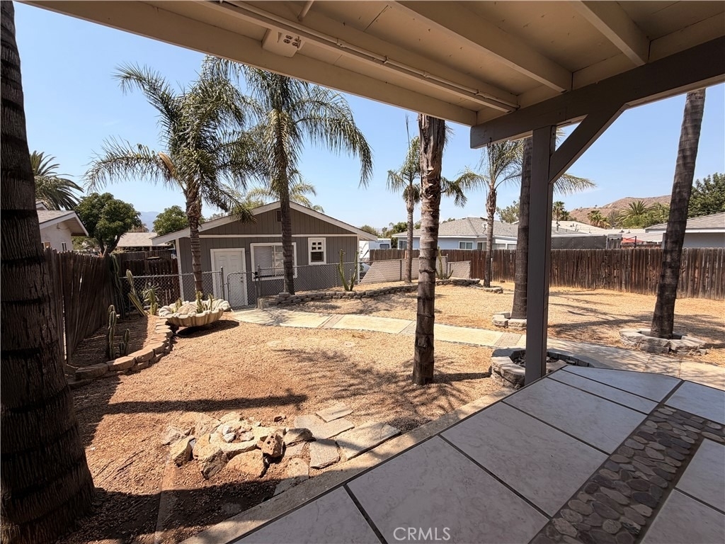 258 E Hill - Photo 5