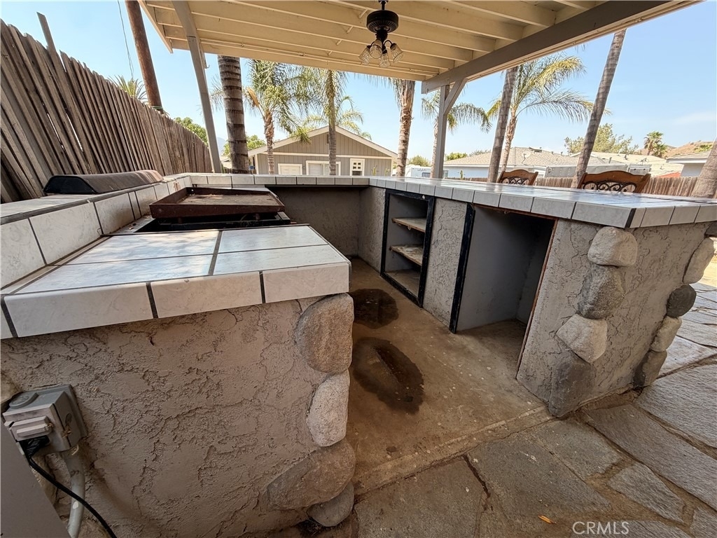 258 E Hill - Photo 4