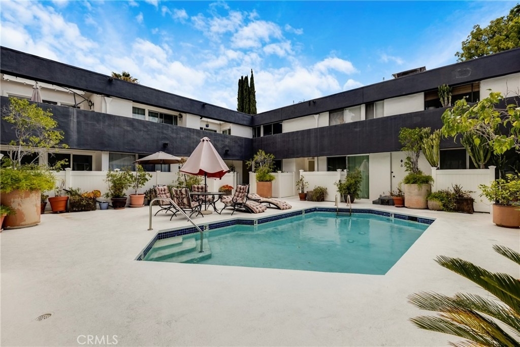 5142 Zelzah - Photo 1