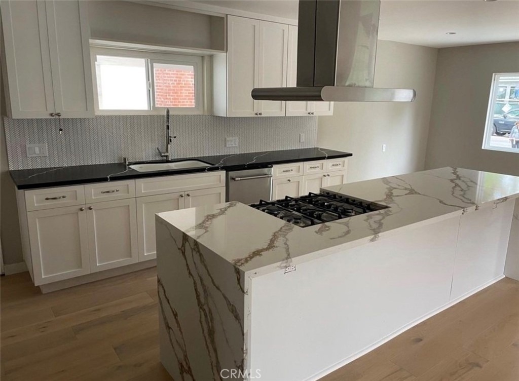 4900 Enfield - Photo 3