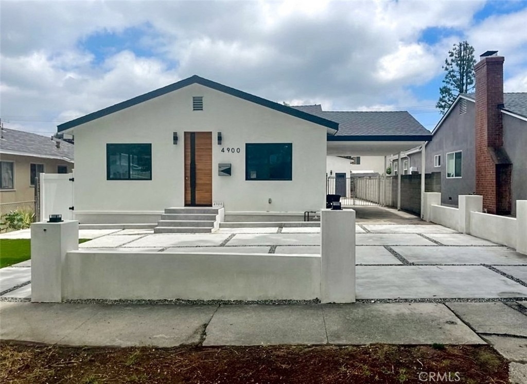 4900 Enfield - Photo 0