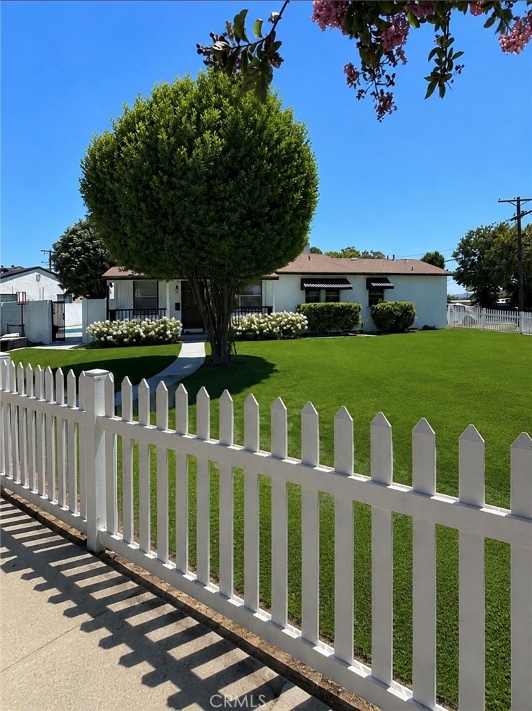 13016 Archwood Street - Photo 0