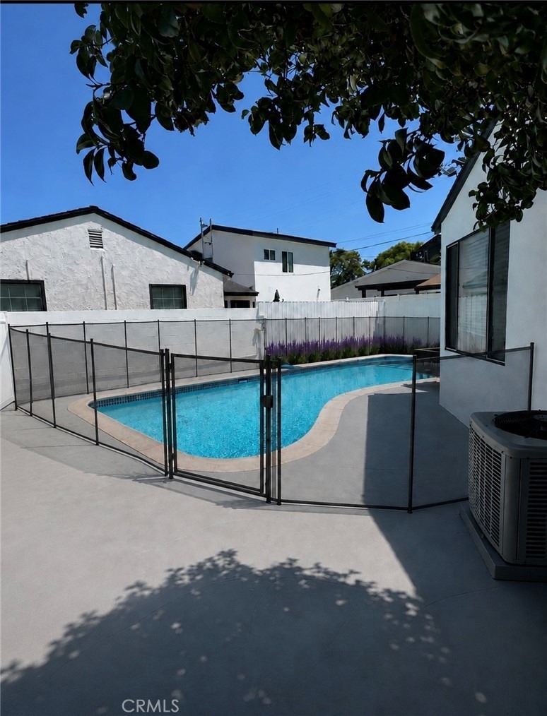 13016 Archwood Street - Photo 13