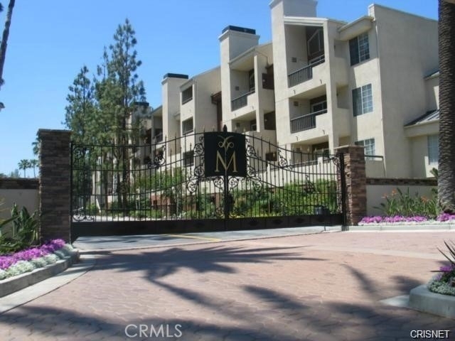5520 Owensmouth - Photo 0