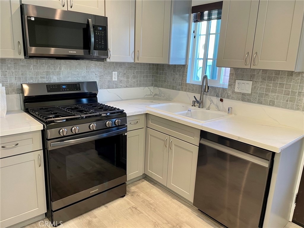 22953 Blythe Street N - Photo 10