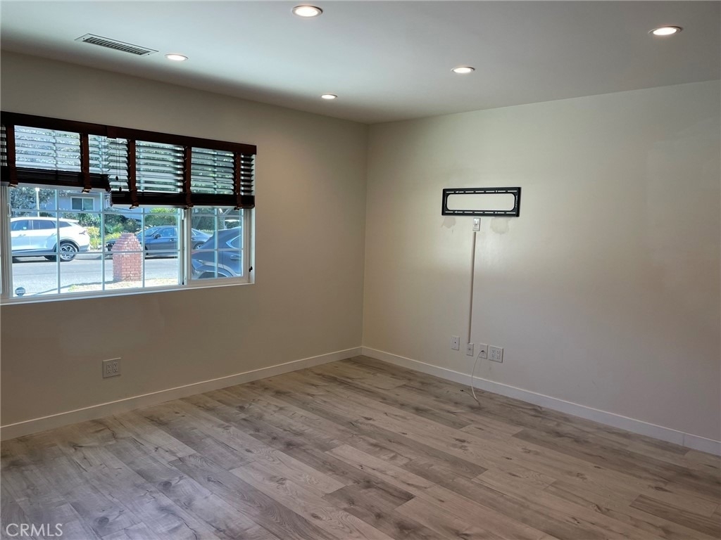 22953 Blythe Street N - Photo 5