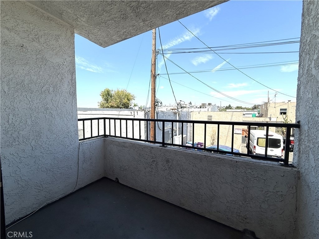 1212 Gladys Avenue - Photo 19