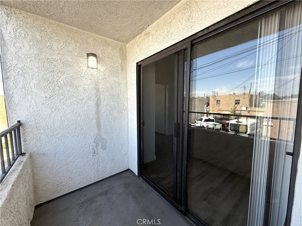 1212 Gladys Avenue - Photo 18