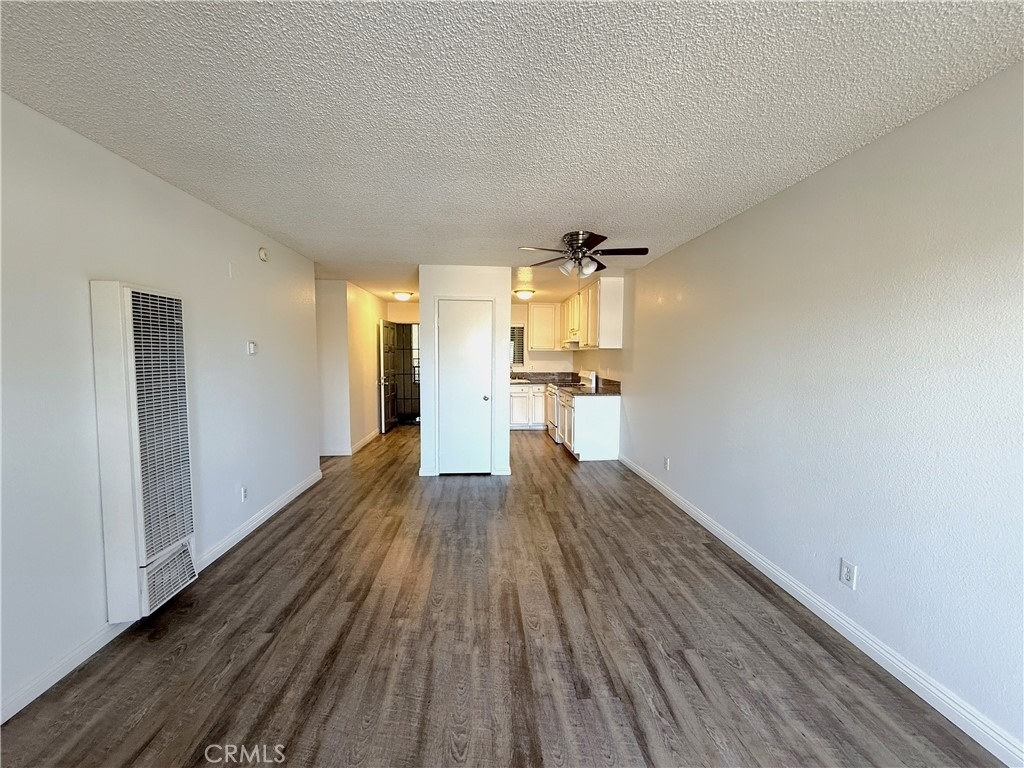 1212 Gladys Avenue - Photo 4
