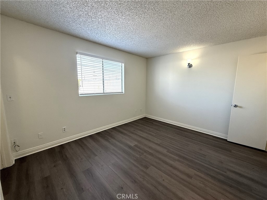 1212 Gladys Avenue - Photo 9