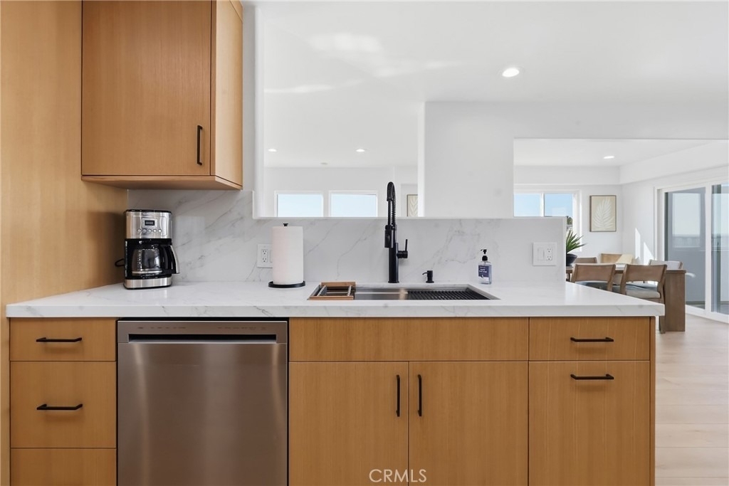 740 The Strand - Photo 30
