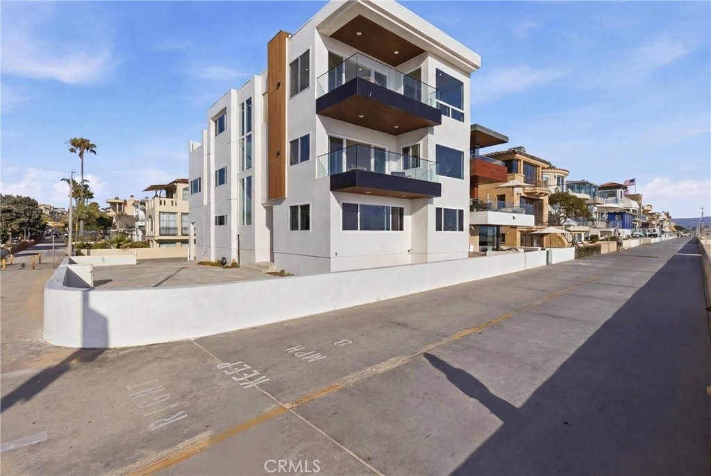 740 The Strand - Photo 0
