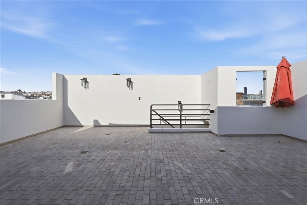 740 The Strand - Photo 40