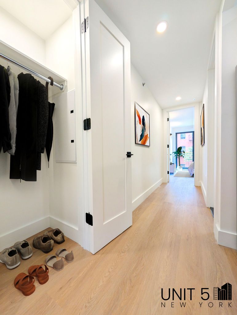 1312 Lincoln Place - Photo 3