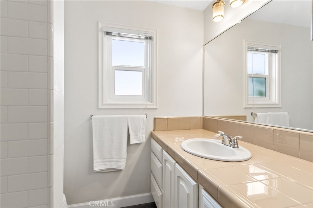 218 E Balboa - Photo 18