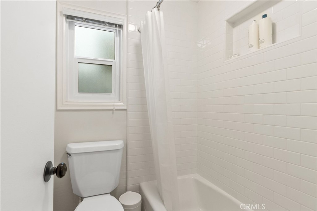 218 E Balboa - Photo 13