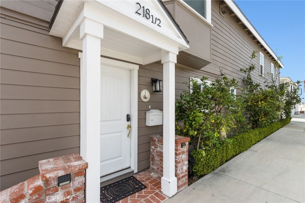 218 E Balboa - Photo 1