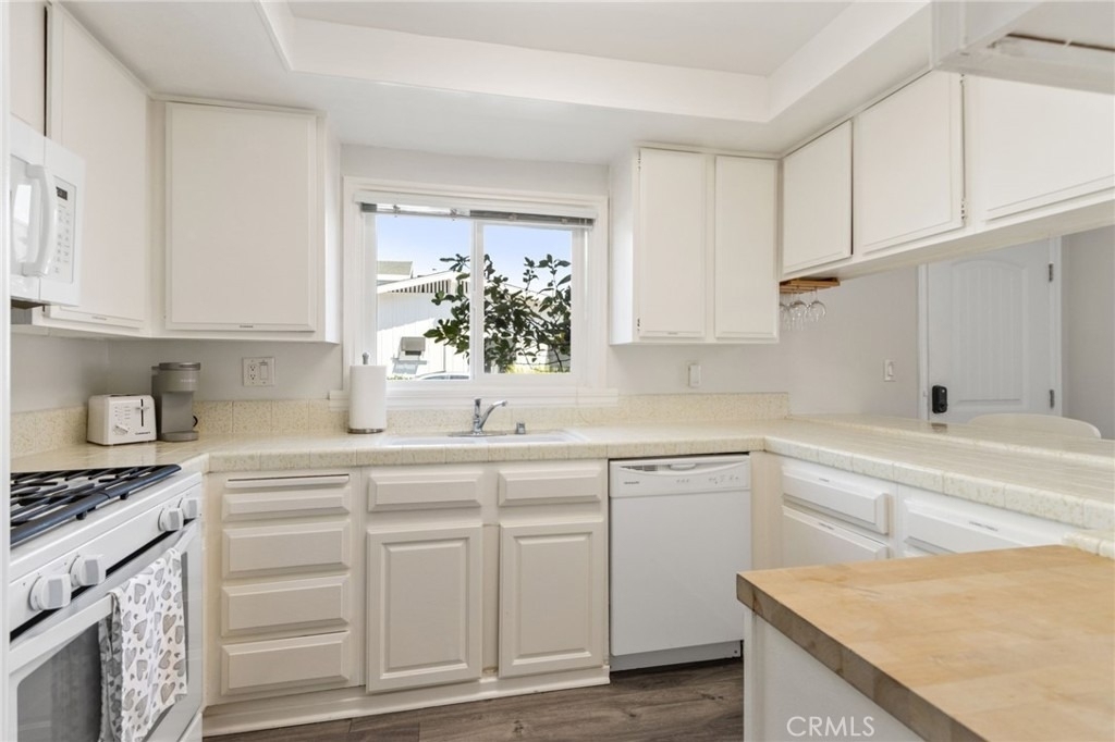 218 E Balboa - Photo 6