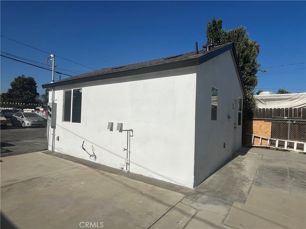 1387 Holt Ave - Photo 1
