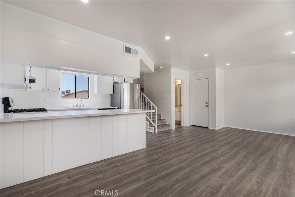 1129 Linden Avenue - Photo 2