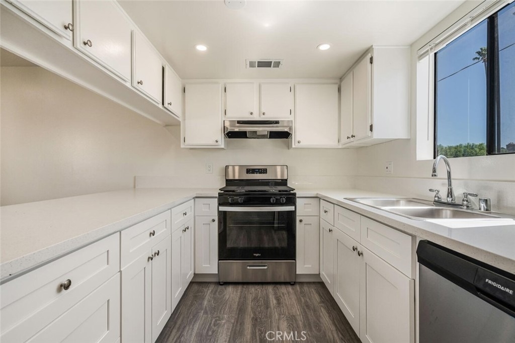 1129 Linden Avenue - Photo 6