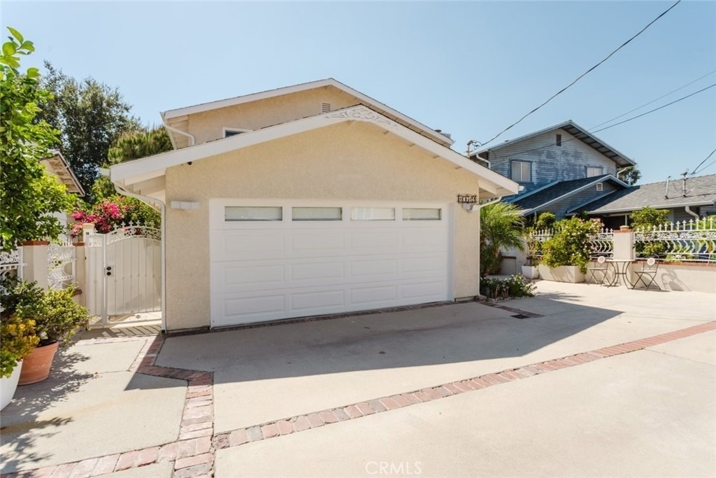 10619 Mather Avenue - Photo 2