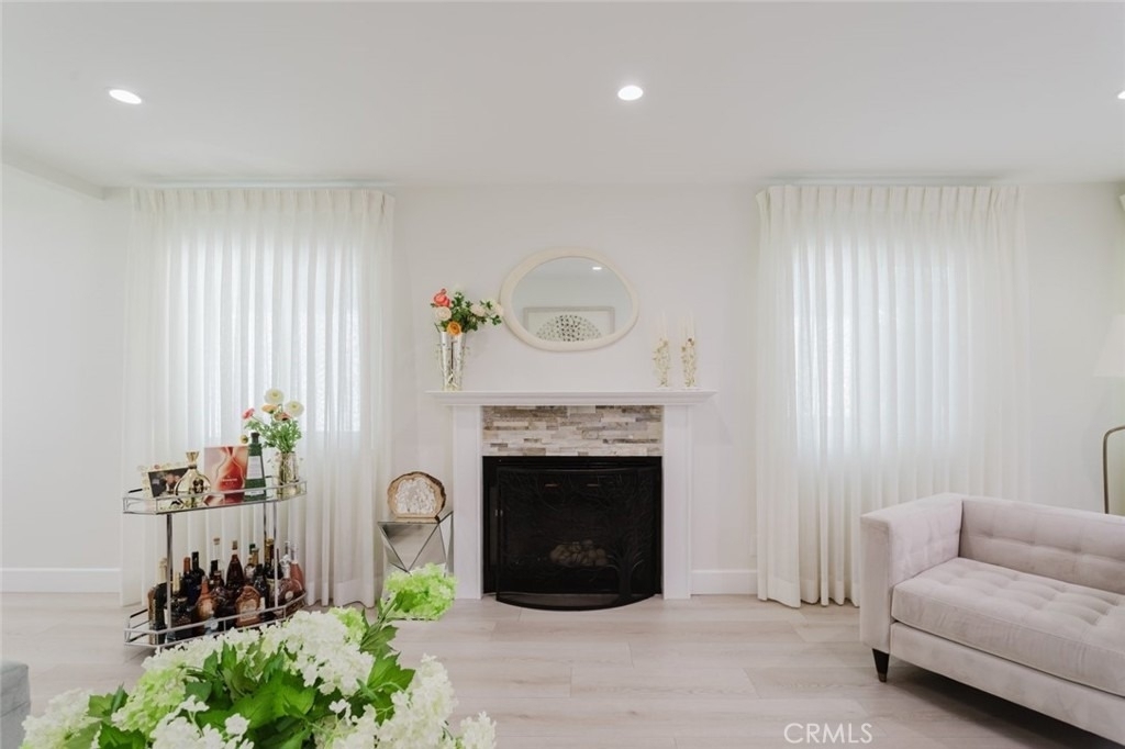 10619 Mather Avenue - Photo 9