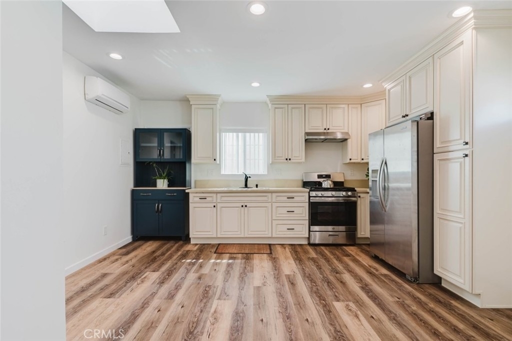 2027 Bonita Avenue - Photo 8