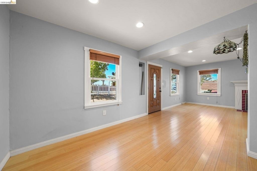 7850 Crest Ave - Photo 4